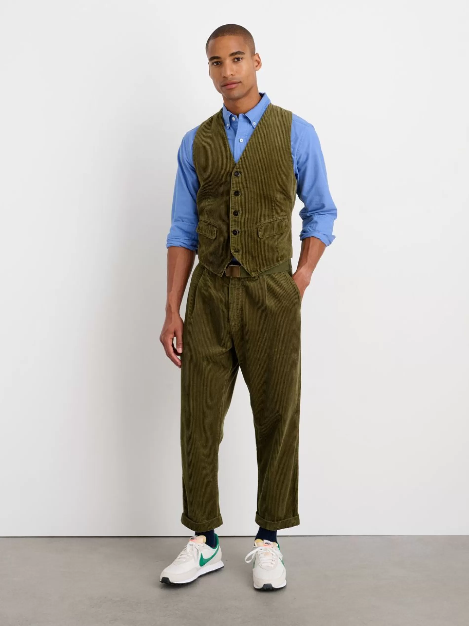 Alex Mill Vest In Rugged Corduroy Dark Olive Hot